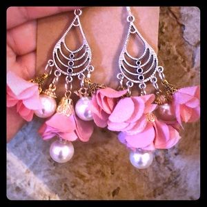 Mauve Dangly Flowered Pearl Silver Earrings
